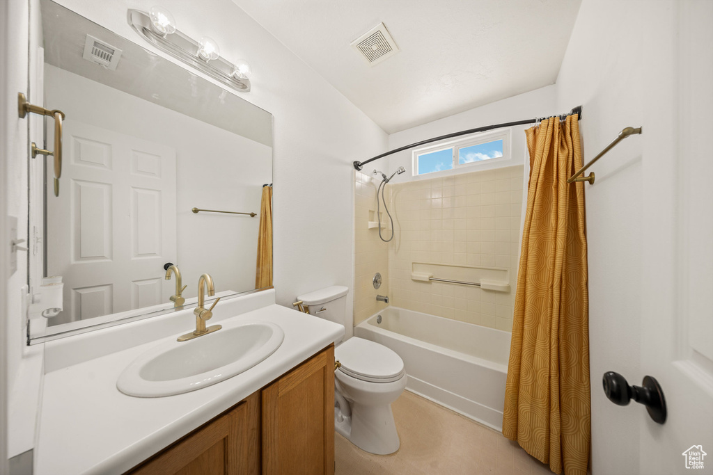 Bathroom with vanity and shower / bath combo with shower curtain