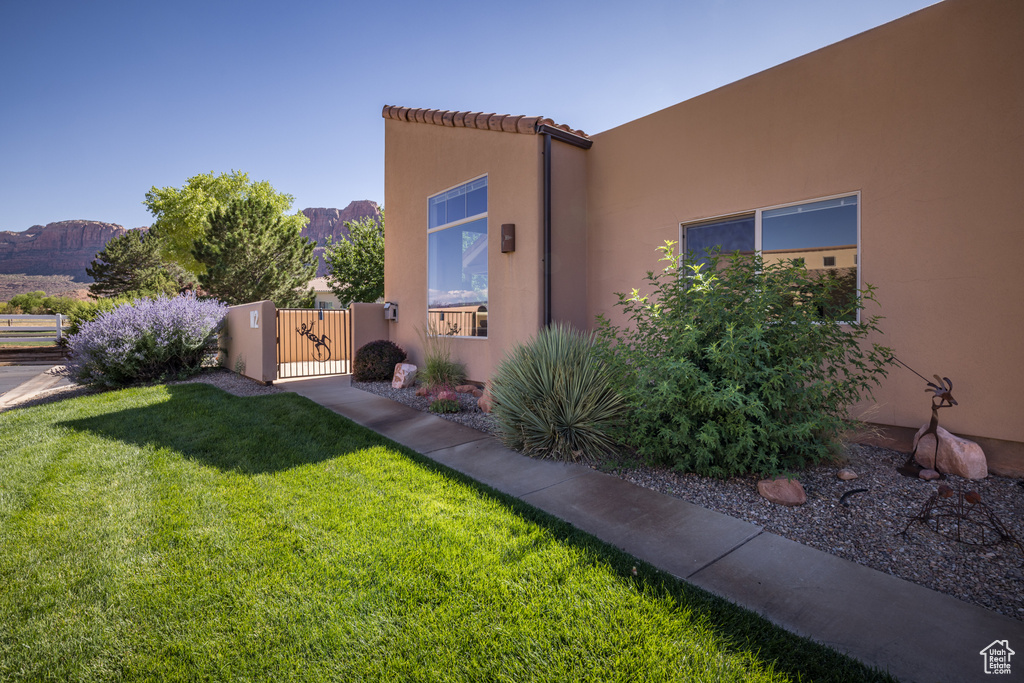 View of yard with a gate and a mountain view