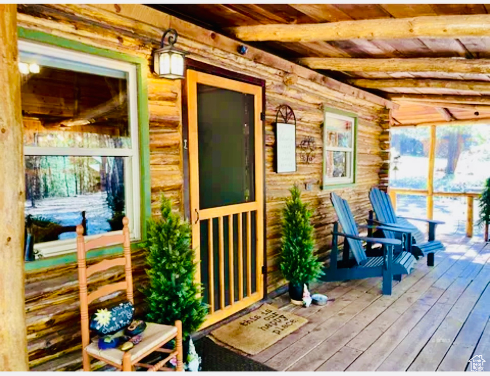 Sunroom with beam ceiling