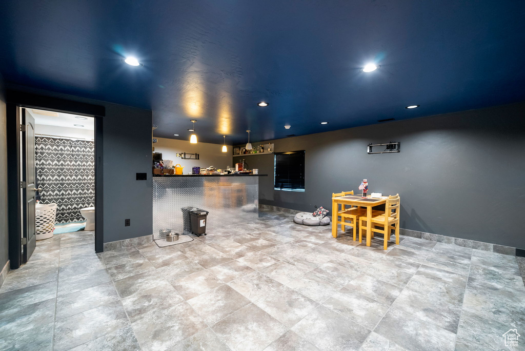 Living area featuring a dry bar and recessed lighting