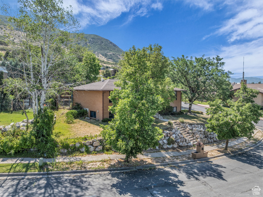 1834 N 200 E Centerville, UT 84014