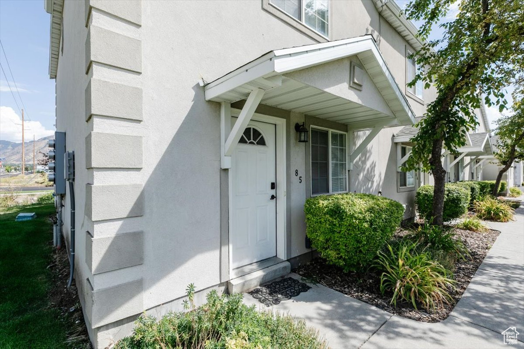 Photo 2 for MLS #2098281 at 85 Hampton Pl