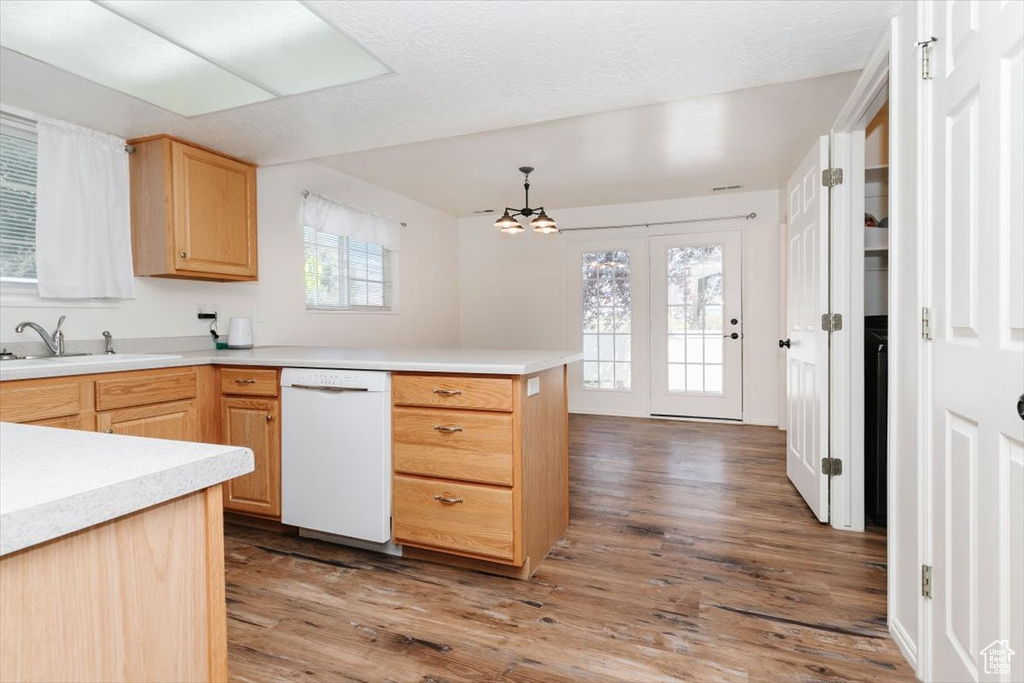 Photo 6 for MLS #2098281 at 85 Hampton Pl