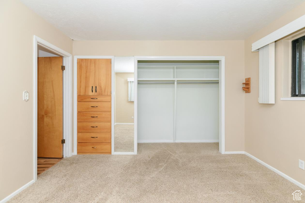 Unfurnished bedroom with carpet floors and a closet