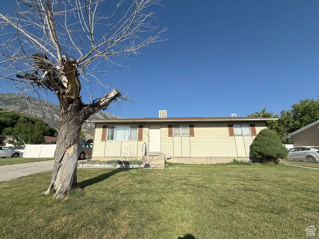 Ranch-style house with a front lawn