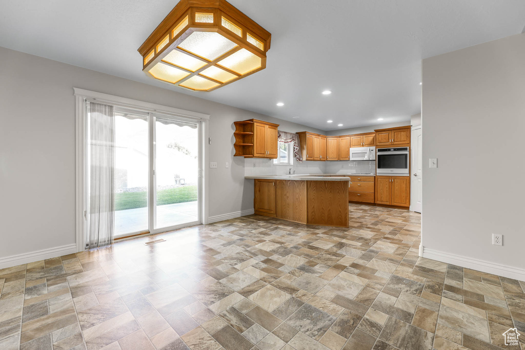 Photo 6 for MLS #2098353 at 2474 N Dorchester Ave