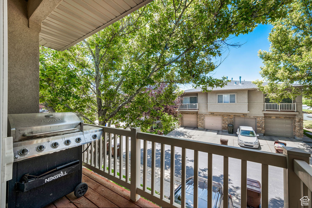 Deck featuring grilling area