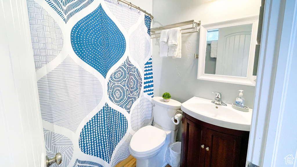 Full bath with vanity and a shower with shower curtain