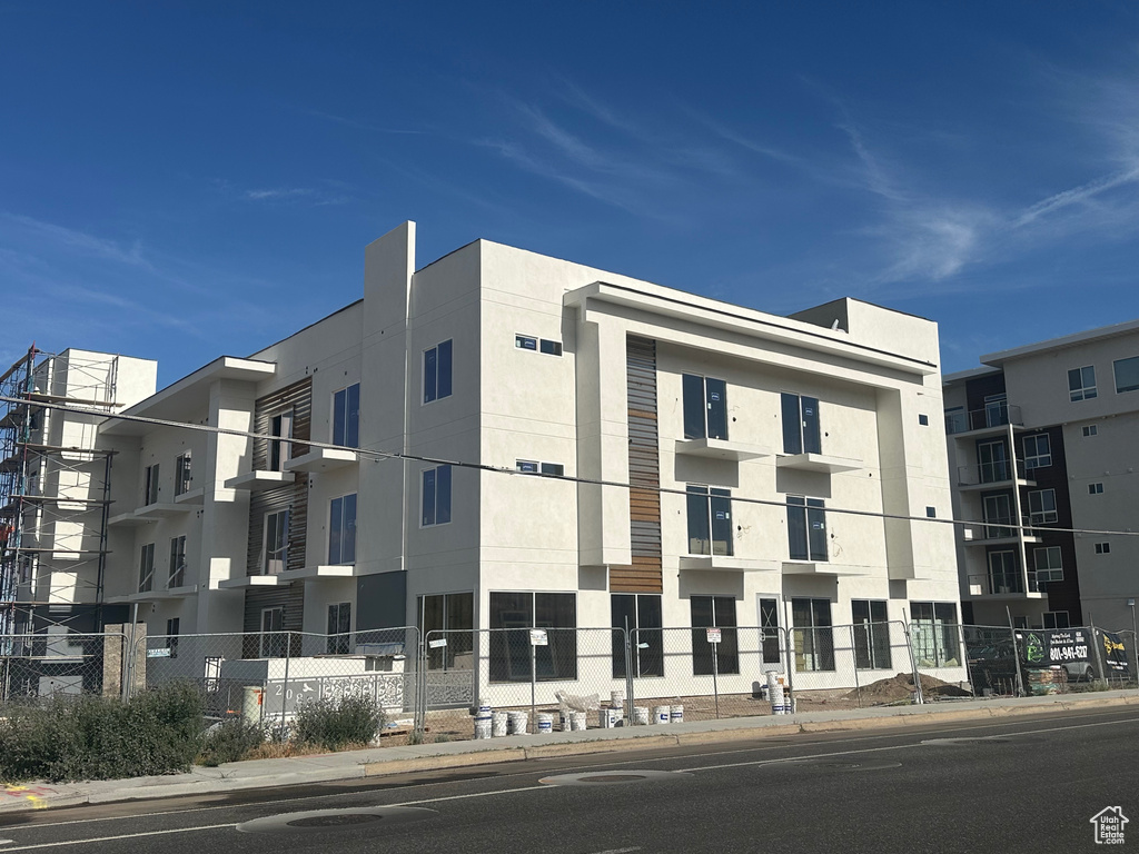 View of apartment building / complex