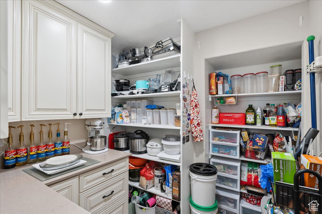 5719 W BOULDER CREEK RD West Jordan, UT 84081
