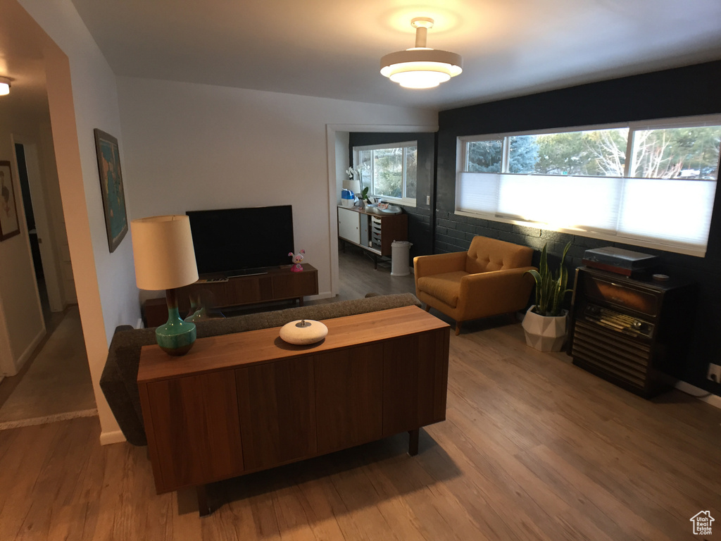 Photo 6 for MLS #2098431 at 906 E 3rd Ave