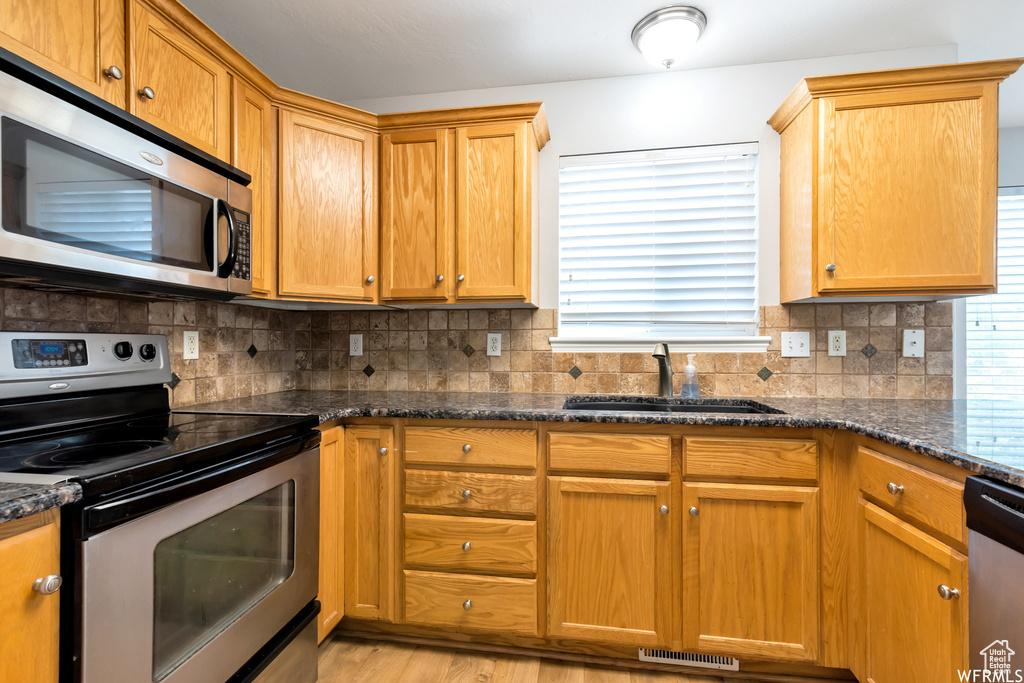 901 S APPLE GROVE LN Pleasant Grove, UT 84062