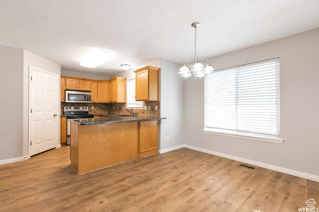 901 S APPLE GROVE LN Pleasant Grove, UT 84062