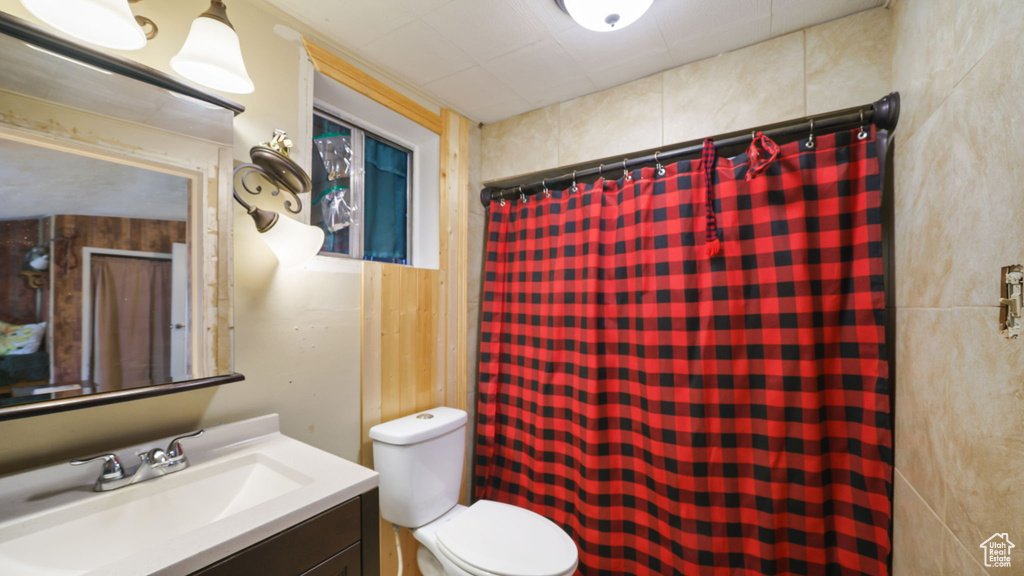 Bathroom with vanity and a shower with shower curtain