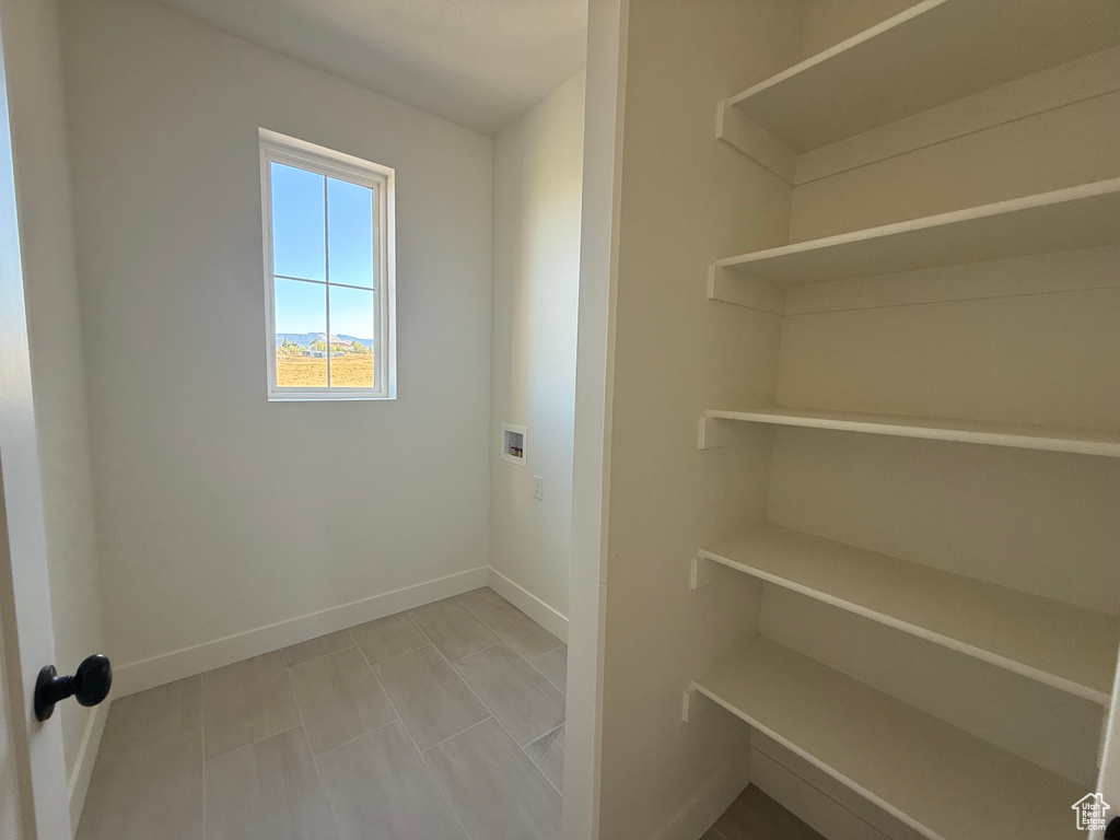 Laundry area with hookup for a washing machine and baseboards