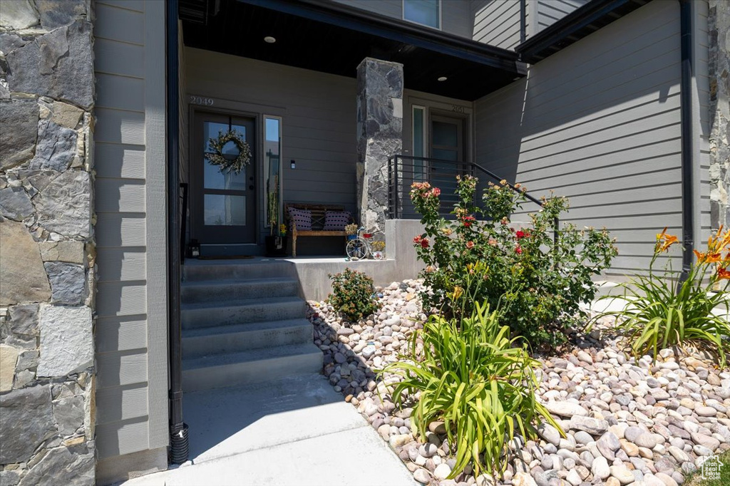 2049 N HARVEST VILLAGE LN Saratoga Springs, UT 84045