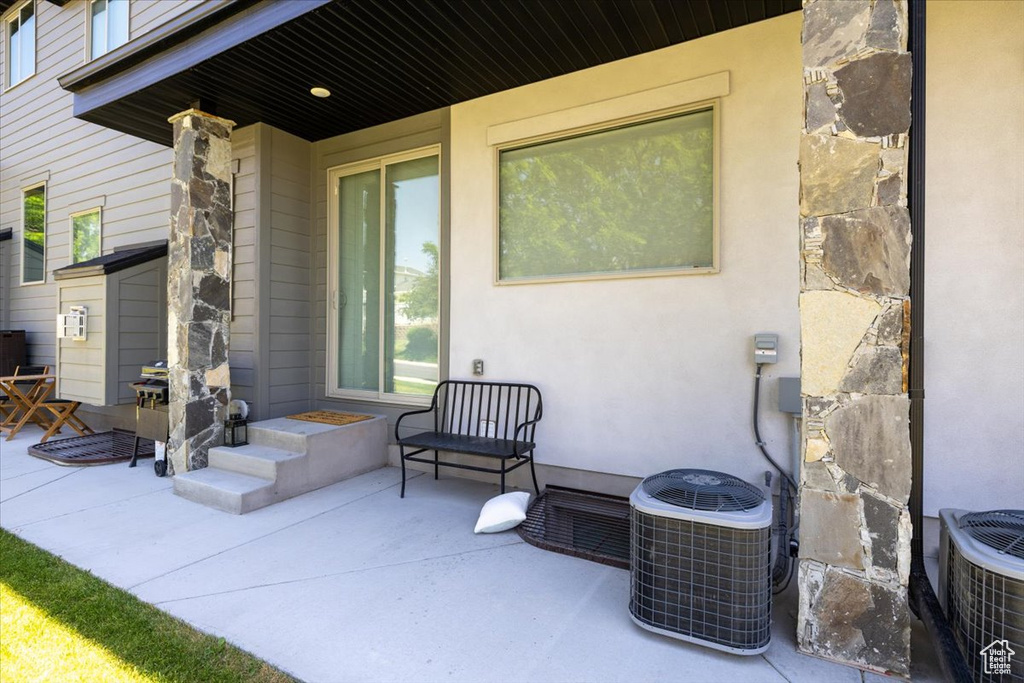 2049 N HARVEST VILLAGE LN Saratoga Springs, UT 84045