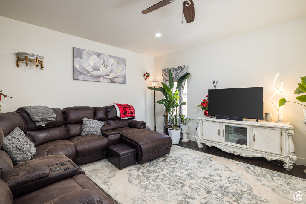 Living area featuring a ceiling fan, recessed lighting, and wood finished floors