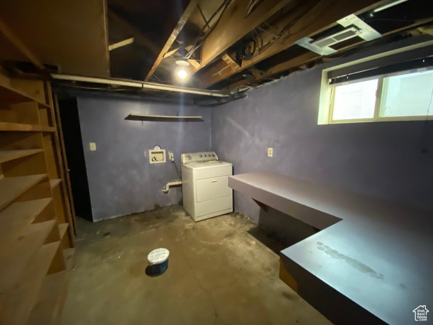 Below grade area with washer / dryer