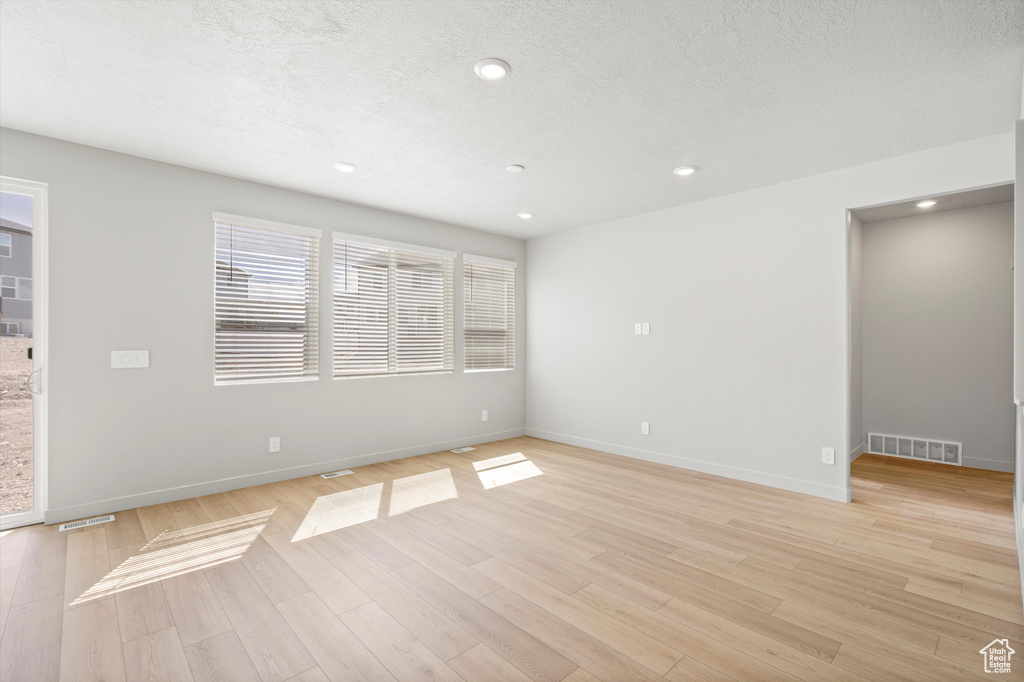 Photo 18 for MLS #2098498 at 1368 N Baen Way #0236