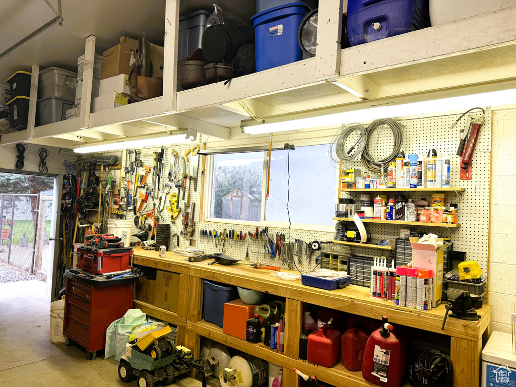 Miscellaneous room with a workshop area and concrete floors