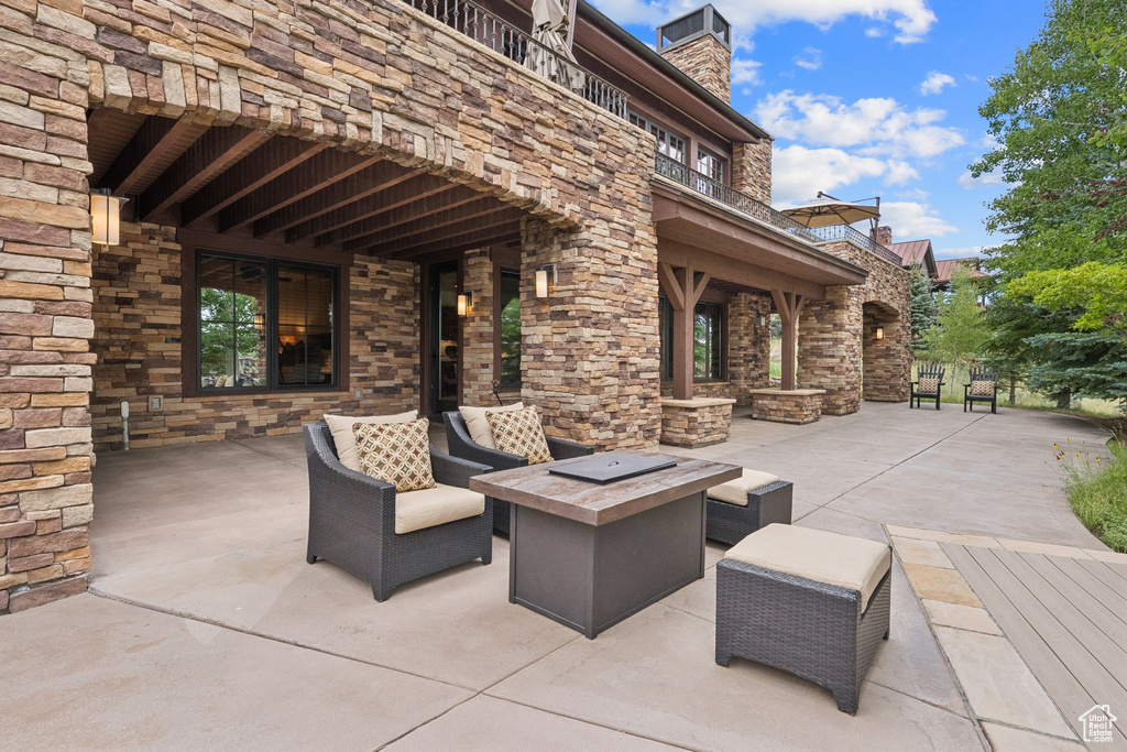 Patio / terrace with an outdoor living space with a fire pit and a patio area