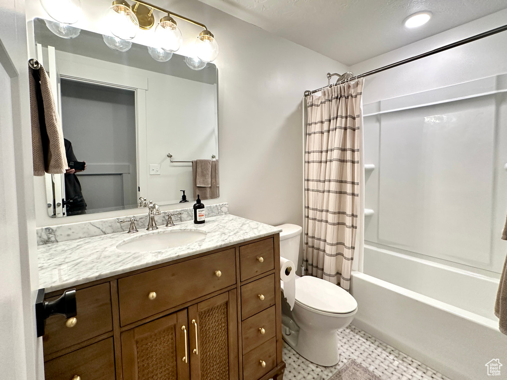 214 W WHITEWATER DR Vineyard, UT 84059