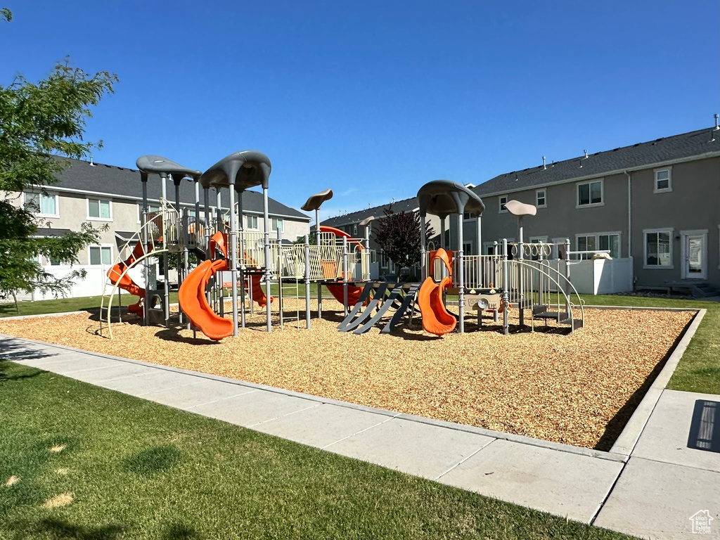 214 W WHITEWATER DR Vineyard, UT 84059