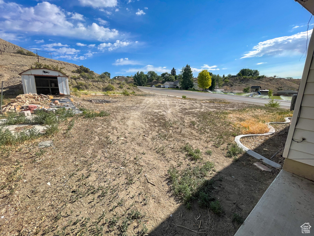 View of yard with a storage shed