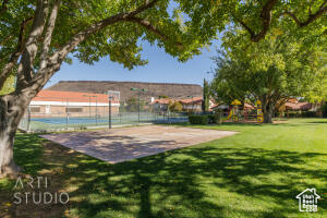 View of home\\\\\\\'s community