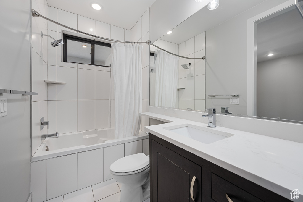 Full bath with shower / bathtub combination with curtain, vanity, and recessed lighting