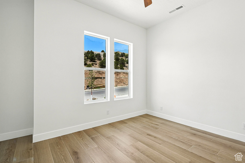 Unfurnished room featuring light wood finished floors and ceiling fan