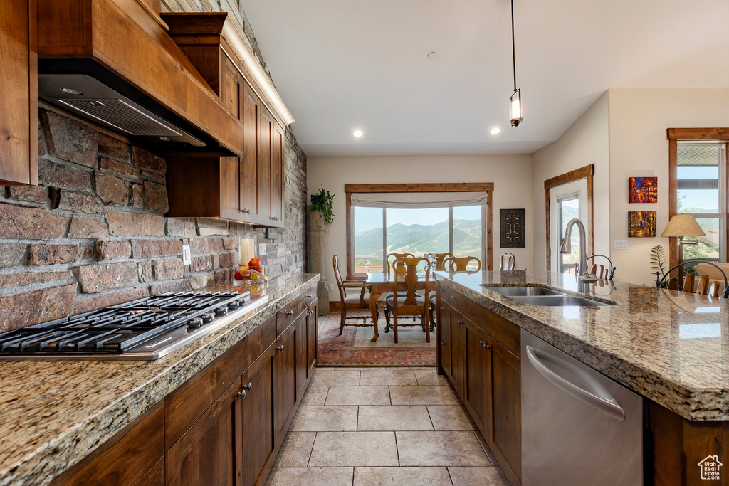 Photo 9 for MLS #2098666 at 1658 E Viewside Cir