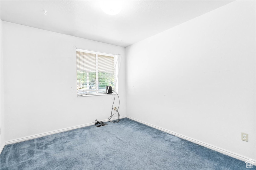 Unfurnished room with carpet flooring and baseboards