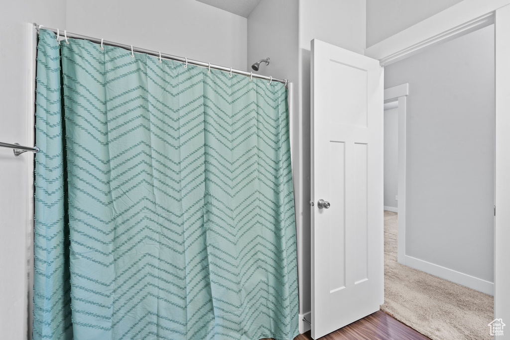 Full bathroom featuring a shower with shower curtain