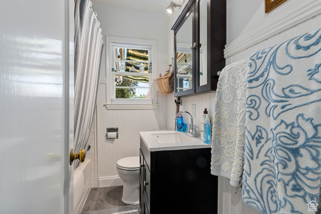 Bathroom with vanity and shower / bath combo with shower curtain