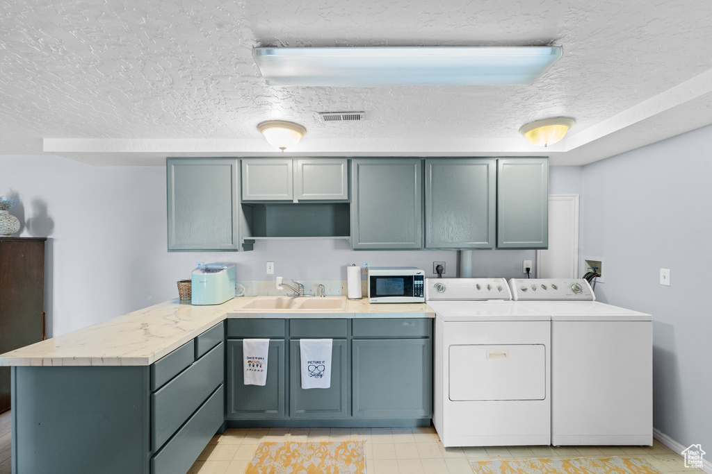 492 HIGHLAND DR Riverdale, UT 84405