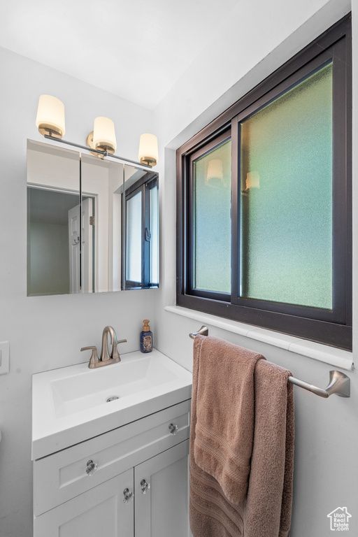 492 HIGHLAND DR Riverdale, UT 84405