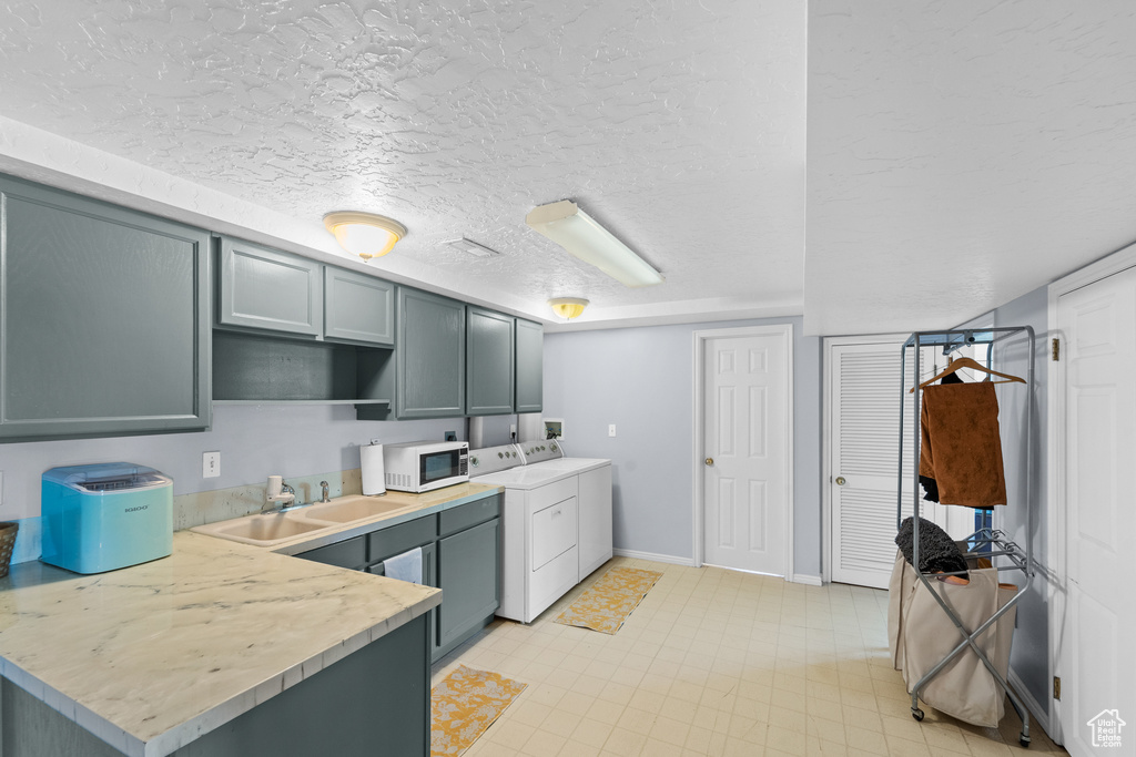 492 HIGHLAND DR Riverdale, UT 84405