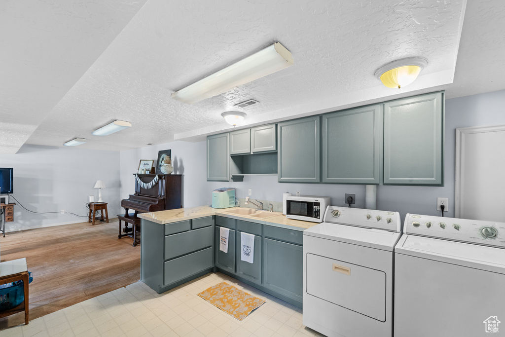 492 HIGHLAND DR Riverdale, UT 84405