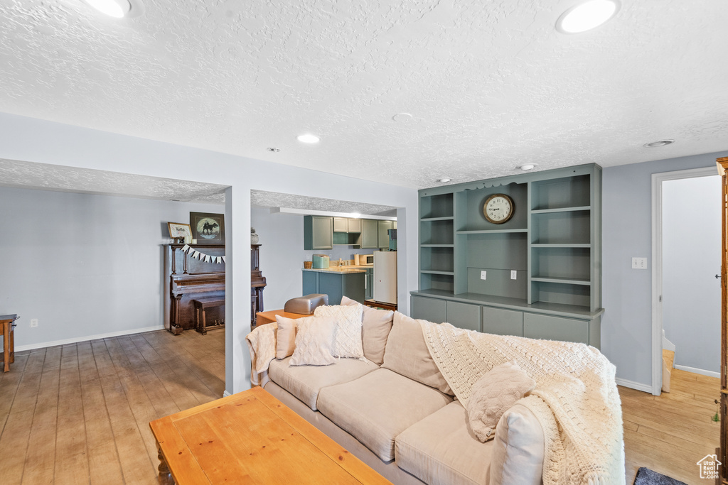492 HIGHLAND DR Riverdale, UT 84405