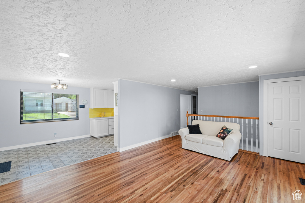 492 HIGHLAND DR Riverdale, UT 84405