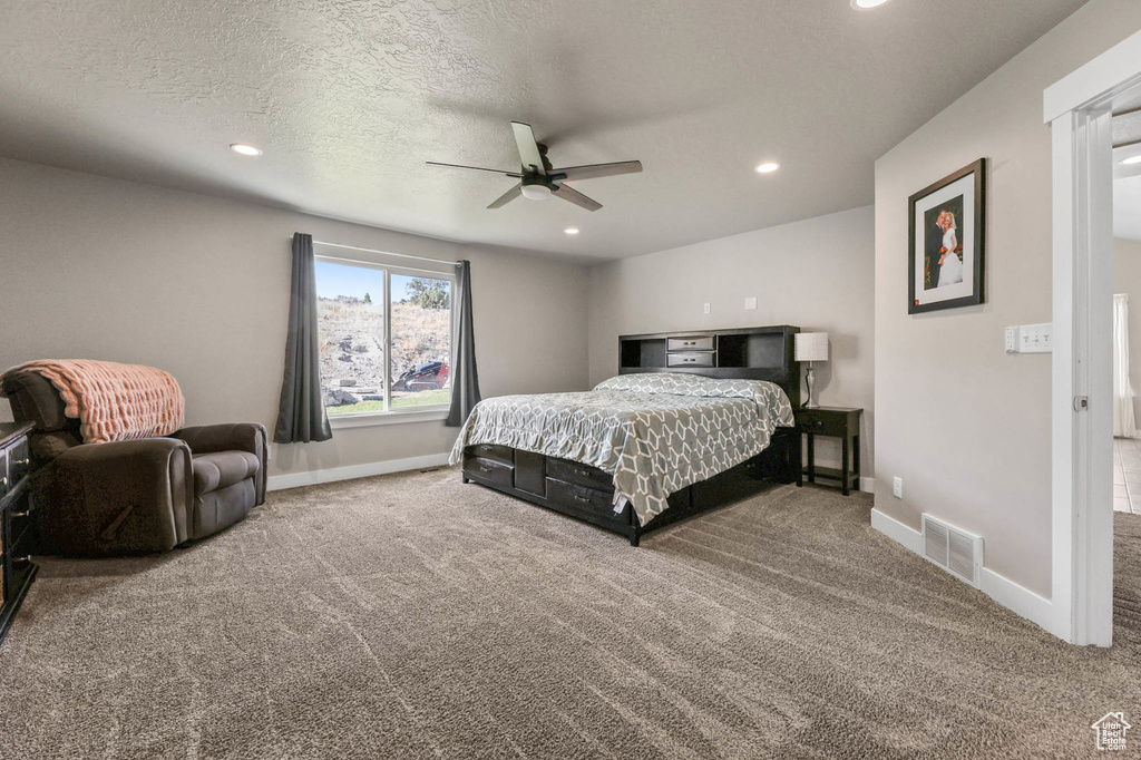 Bedroom featuring carpet flooring, recessed lighting, a ceiling fan, and a textured ceiling