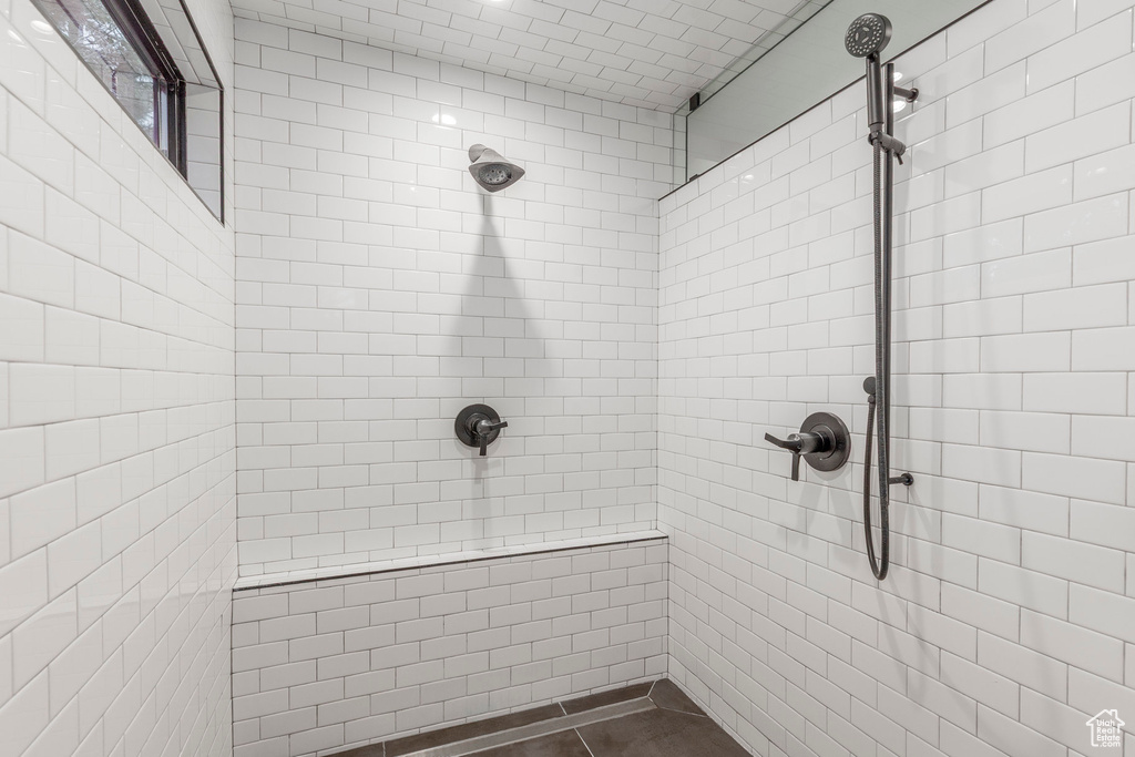 Full bathroom featuring a tile shower