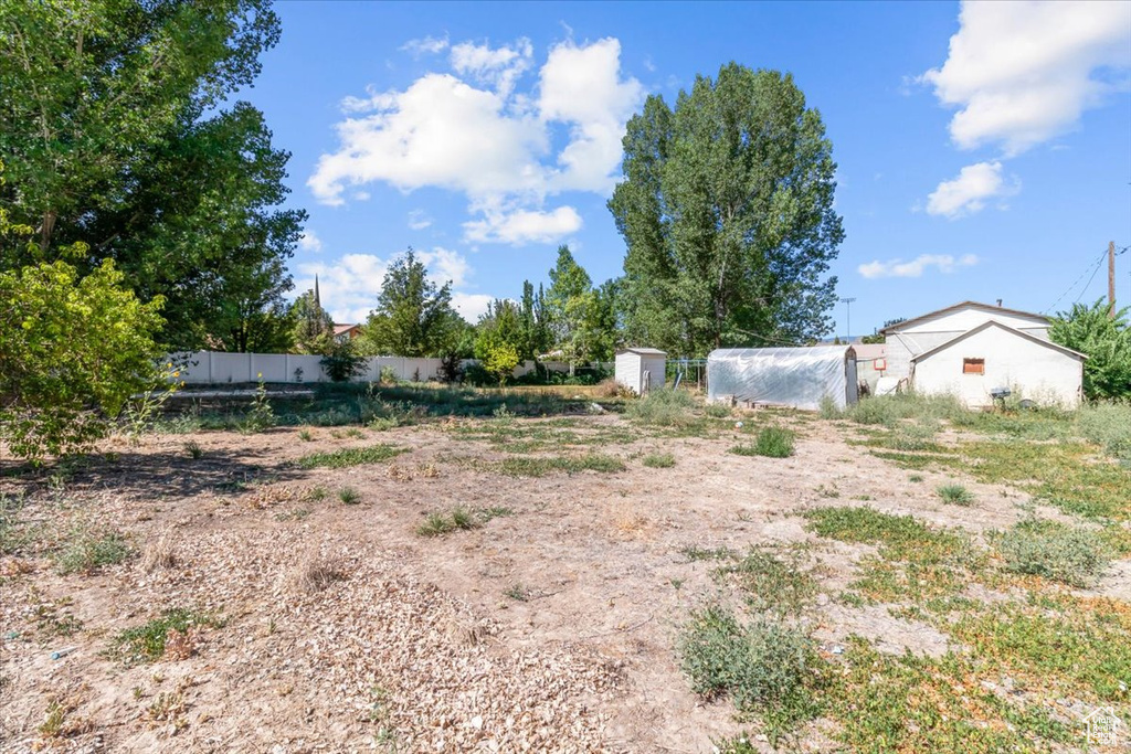 View of yard with a shed