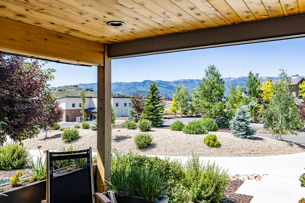 View of yard featuring a mountain view