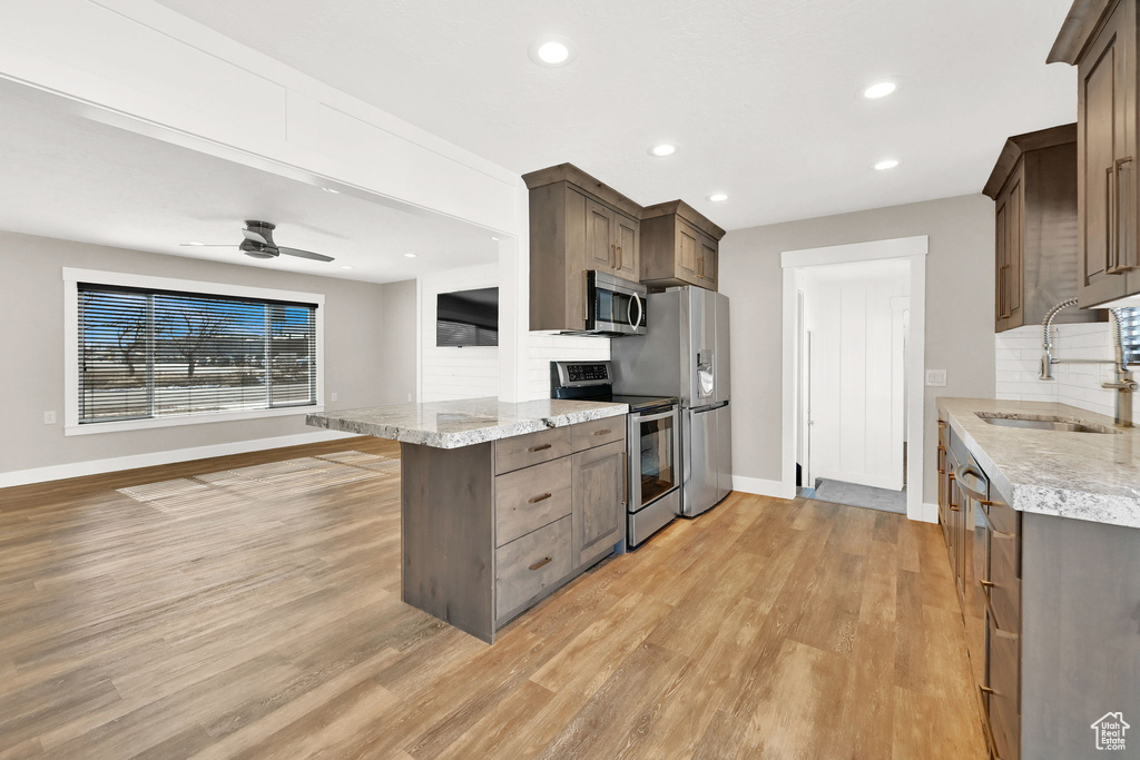 648 W PORTER LN Centerville, UT 84014