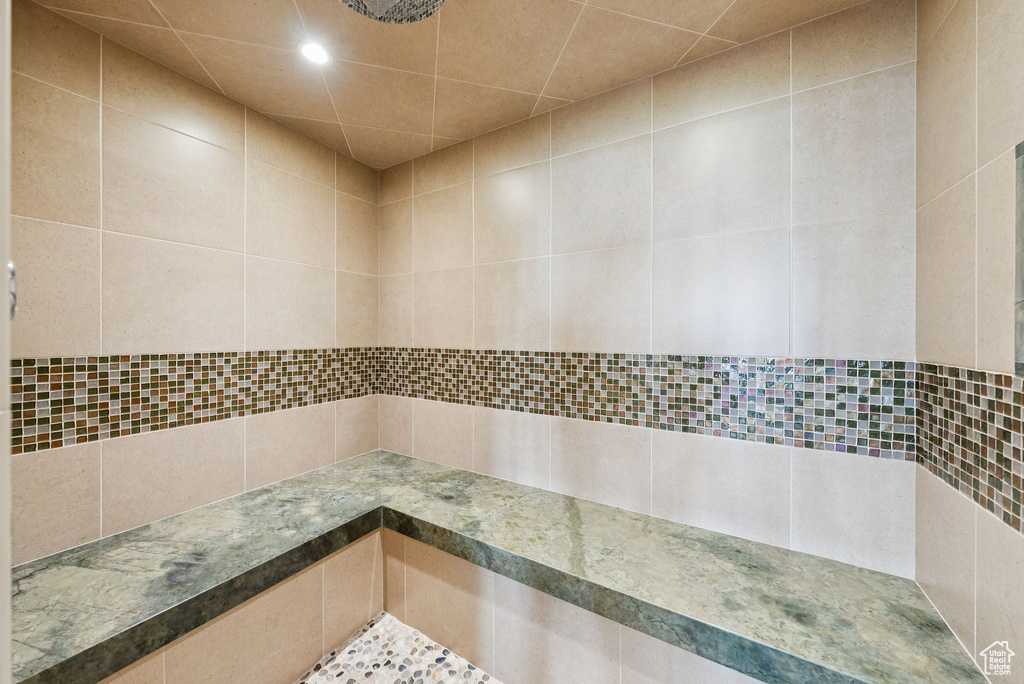 Full bath featuring recessed lighting and a tile shower