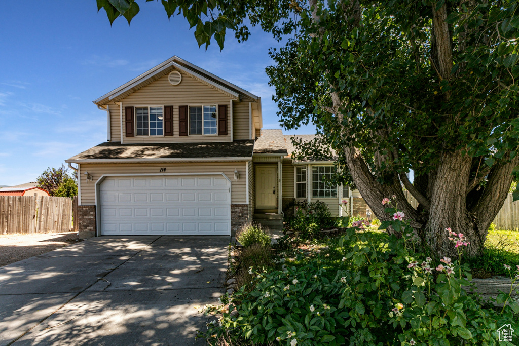 Photo 2 for MLS #2098730 at 114 E Mountain Valley Ct