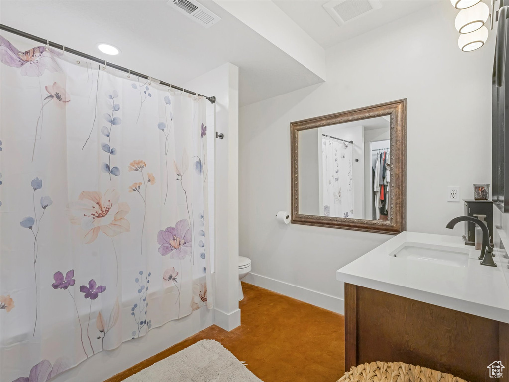 Bathroom with vanity and shower / bathtub combination with curtain